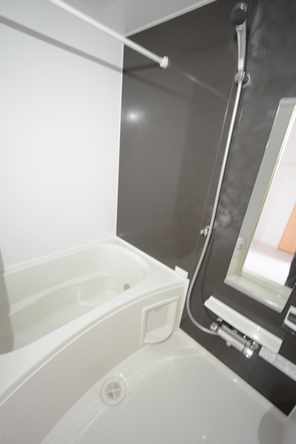 バス・シャワールーム　追い焚き機能・浴室乾燥機付きで便利！