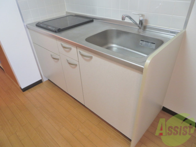 キッチン　一人暮らしには十分な大きさのキッチンですね。