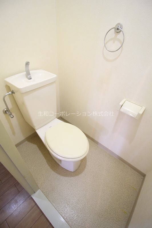 トイレ　落ち着いた広さのあるトイレ