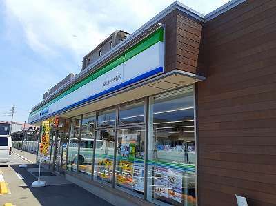 コンビニ　ファミリーマート（コンビニ）まで180m