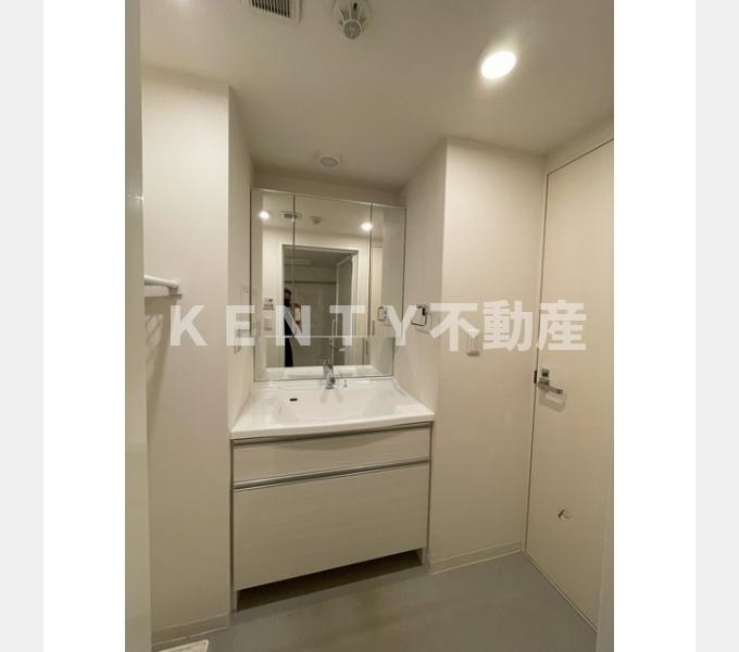 洗面設備　ゆったりとスペースのある洗面所