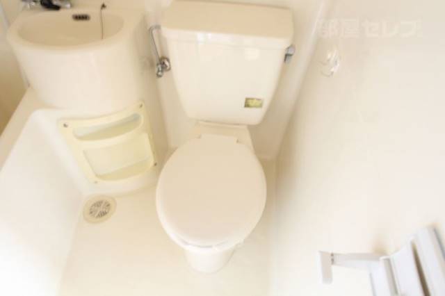 トイレ　※別号室の写真です