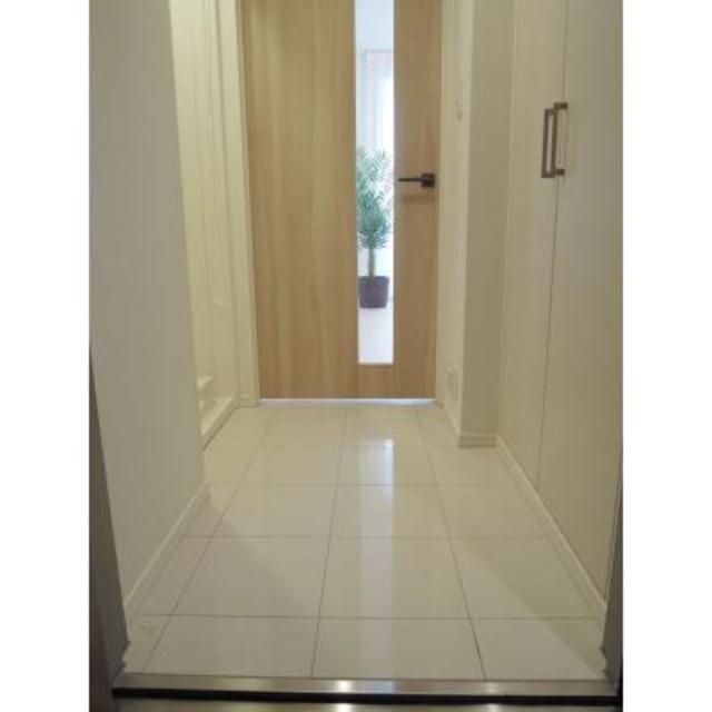 玄関　※写真は同タイプ住戸です。