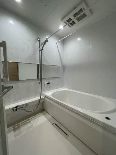 バス・シャワールーム　落ち着いた空間のお風呂です