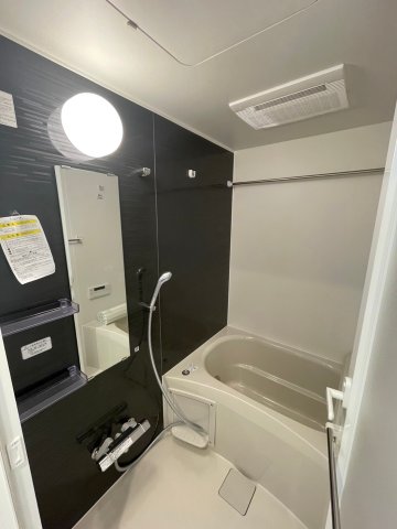 バス・シャワールーム　雨の日でも安心の浴室乾燥機付きです♪