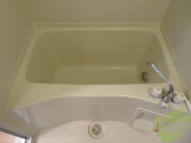 バス・シャワールーム　バスルームはこちらです。広々としてゆったり休めます。