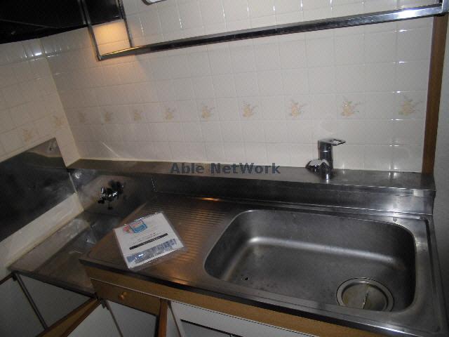 キッチン　同物件他号室の写真です