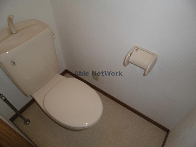 トイレ　同物件他号室の写真です