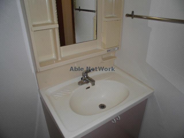 洗面設備　同物件他号室の写真です