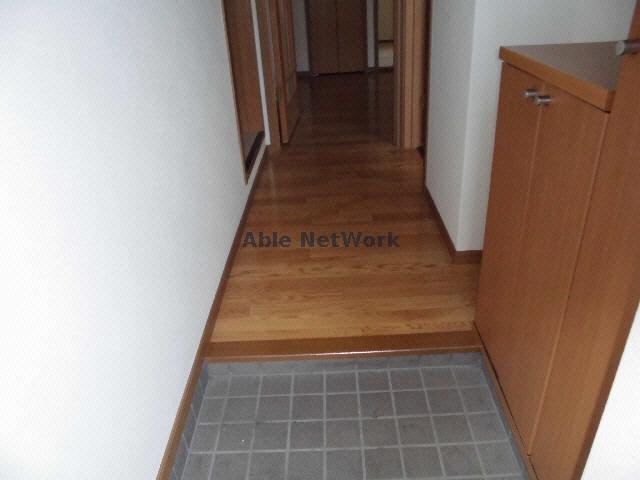 玄関　同物件他号室の写真です