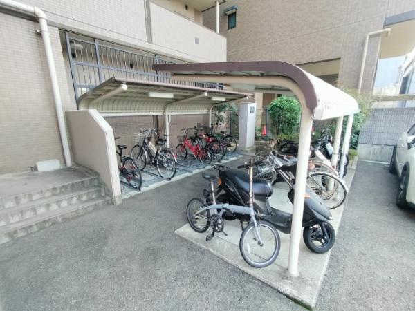 エントランス　敷地内駐車場！