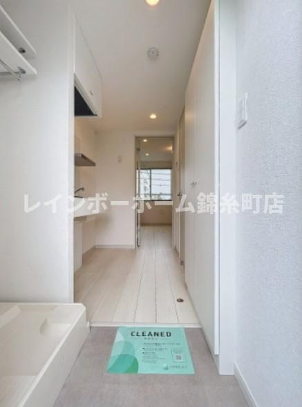 玄関　※建築中のため同施工会社参考写真となります。