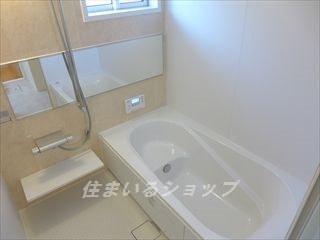 バス・シャワールーム　追い焚き・窓あり