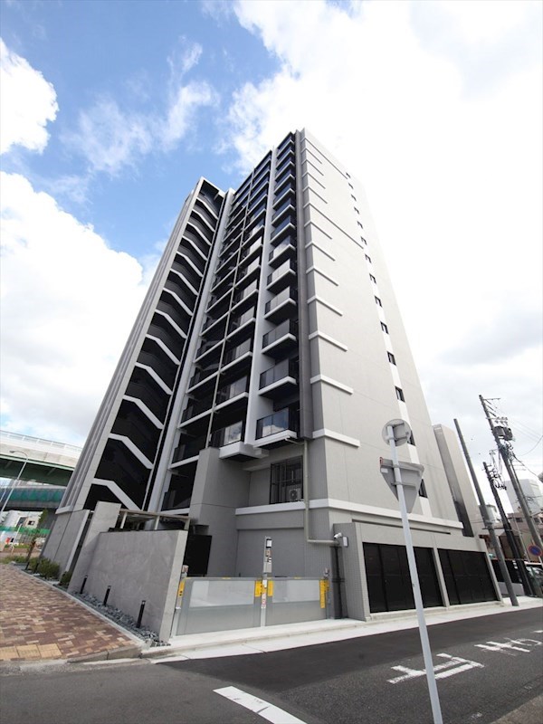 建物外観　外観　分譲賃貸　オートロック　防犯カメラ　宅配BOX完備