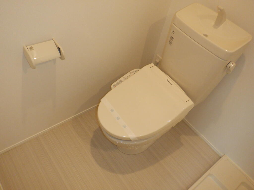 トイレ　※写真は同タイプ同モデルを使用