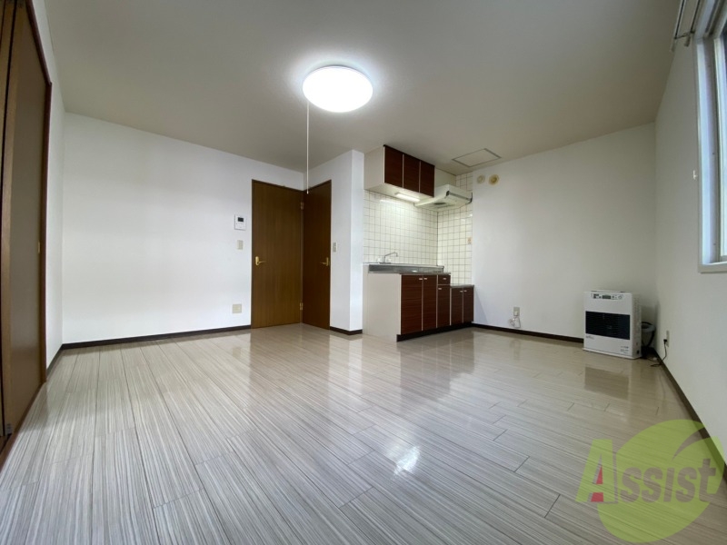 居室・リビング　１０．５帖のＬＤＫです。広々として、きれいですね。