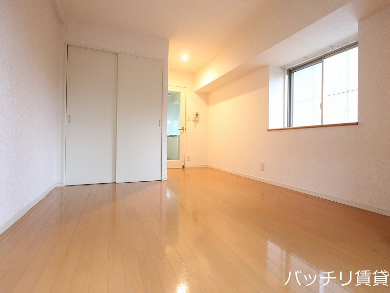 居室・リビング　別号室タイプの為、現状を優先いたします