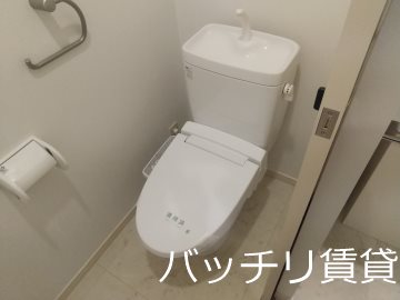 トイレ　※同型タイプの為、現状を優先いたします