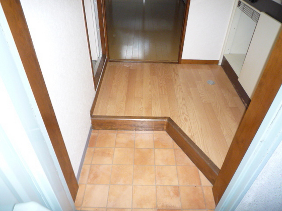 玄関　※別号室の写真です