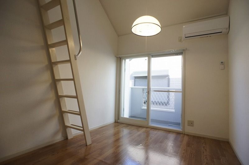 居室・リビング　別号室の参考写真