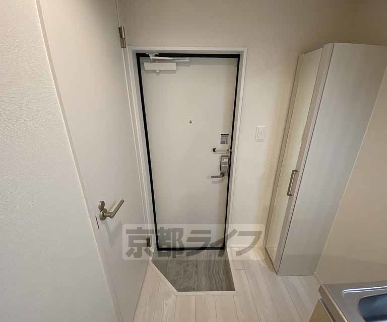 玄関　玄関収納あります。