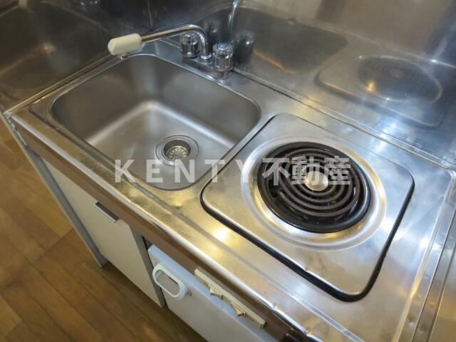 キッチン　コンパクトなキッチンで掃除もラクラク