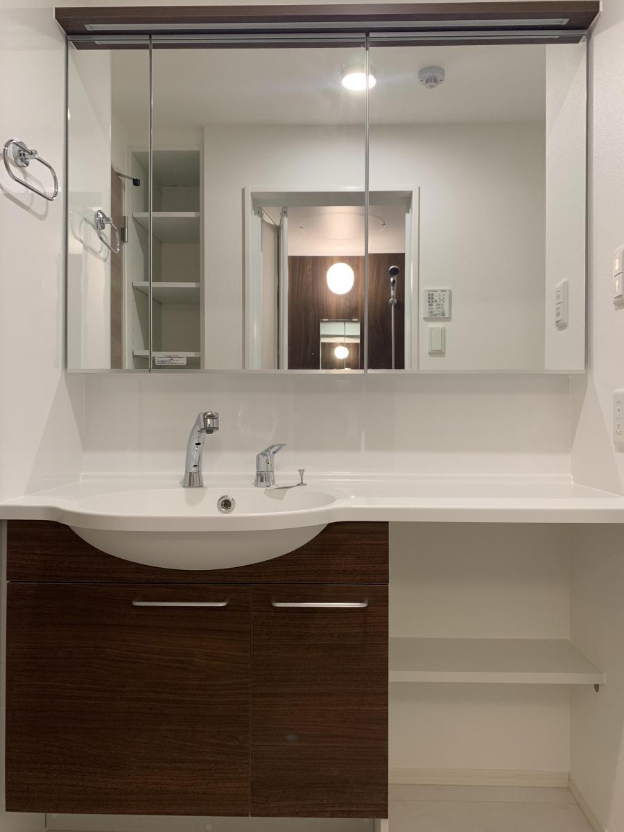 洗面設備　広い洗面スペース