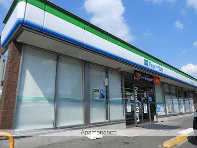 コンビニ　ファミリーマート（コンビニ）まで721m