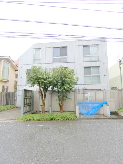 建物外観　2006年6月築　RC鉄筋コンクリート造地上3階地下1階建て