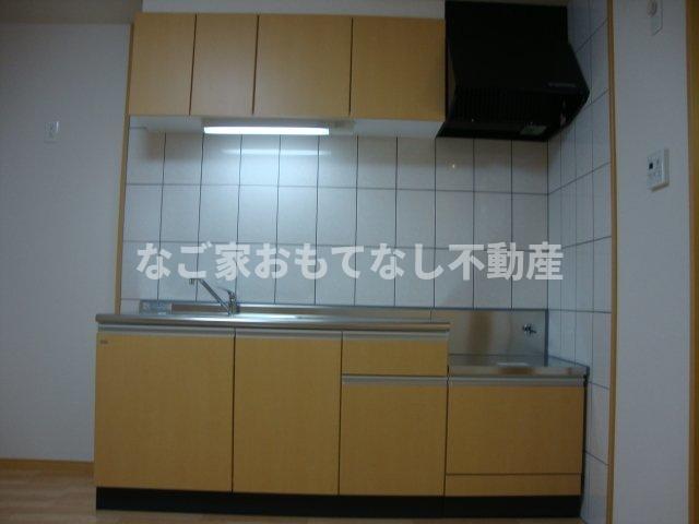 キッチン　イリヤ　お問合せはなご家おもてなし不動産へ。