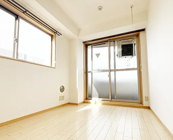 居室・リビング　☆明るい洋室☆