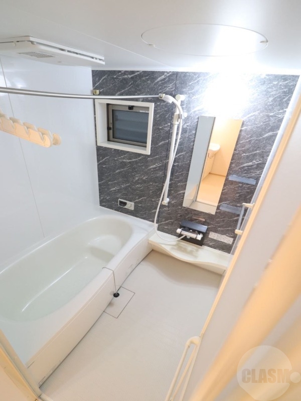 バス・シャワールーム　浴室乾燥機能、追い焚き付き