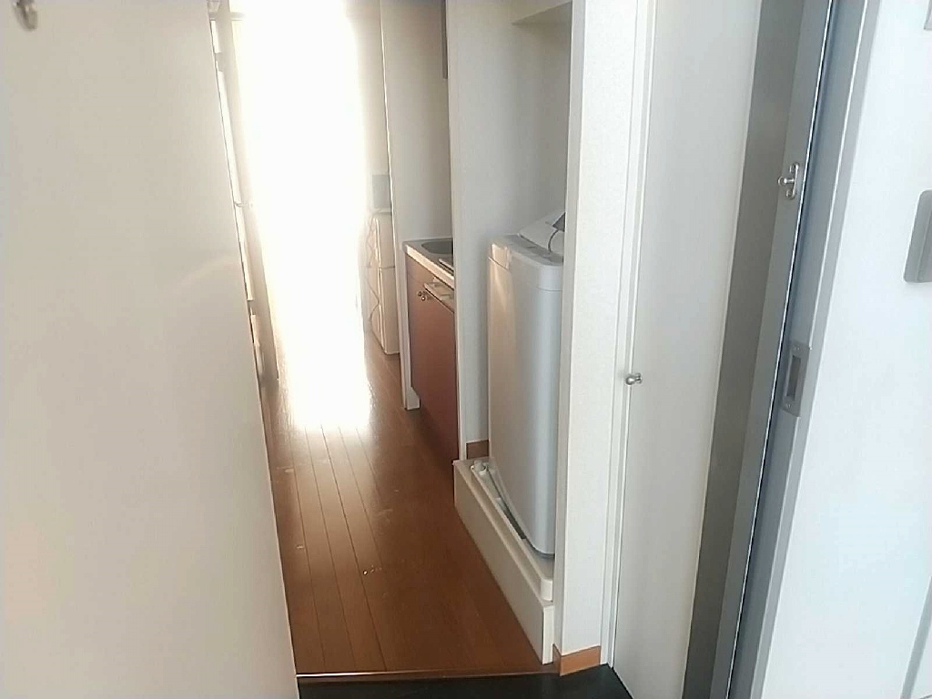 玄関　※設備・仕様は現況と異なる場合があります。