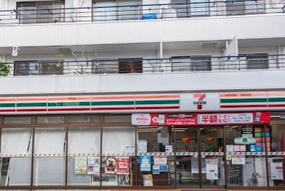 コンビニ　セブンイレブン渋谷富ヶ谷２丁目店（コンビニ）まで163m