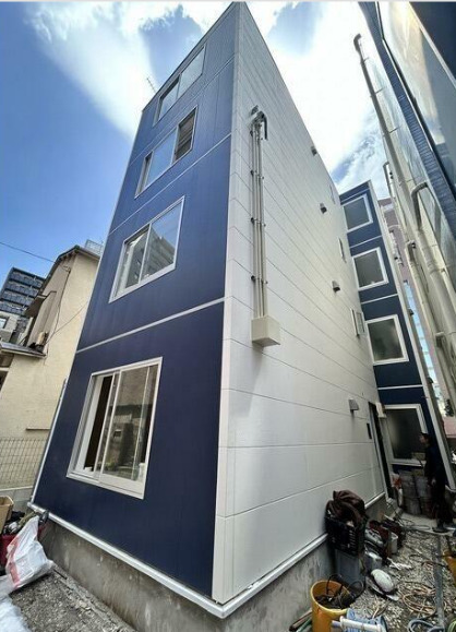 建物外観　ネット無料。ネット無料なら月々実質4000円程度のコストがか