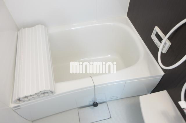 バス・シャワールーム　浴室乾燥と追い焚き機能付きのバスルームです。