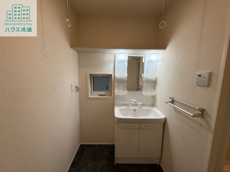 洗面設備　※別号室の写真になります。