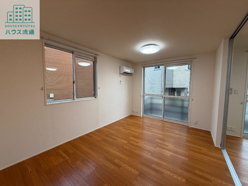 居室・リビング　※別号室の写真になります。