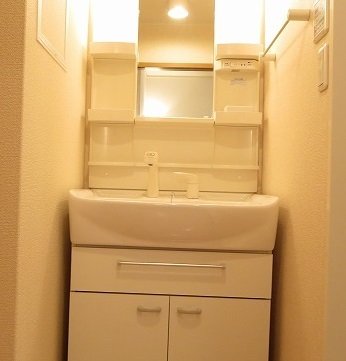 洗面設備　使いやすい洗面所です
