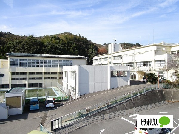 小学校　鳴門市立明神小学校（小学校）まで731m
