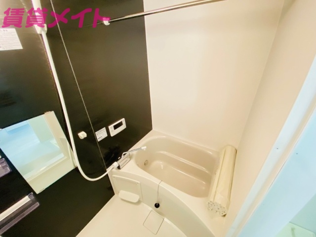 バス・シャワールーム　同物件別部屋写真