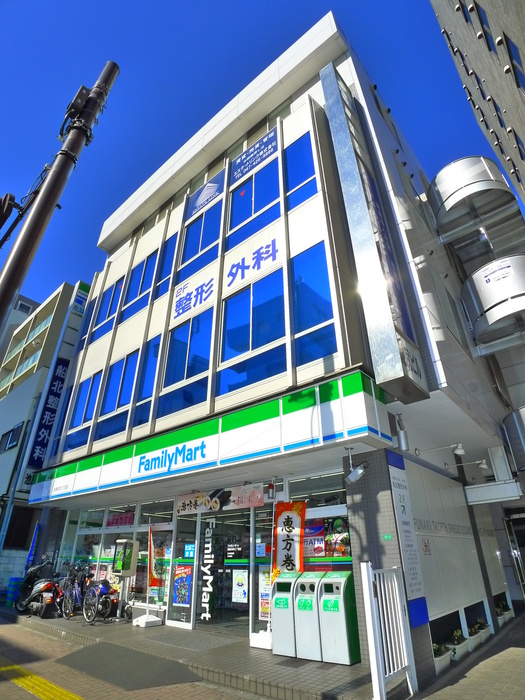 コンビニ　ファミリーマート（コンビニ）まで400m