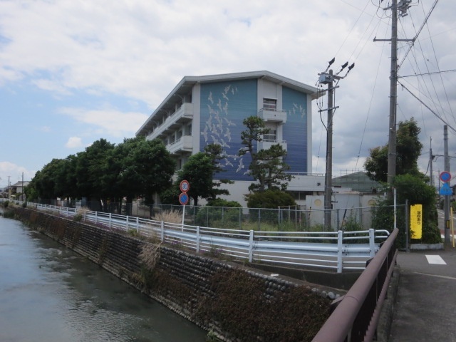 小学校　焼津市立焼津西小学校（小学校）まで896m