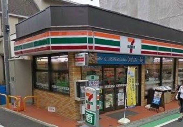 コンビニ　セブンイレブン 世田谷喜多見駅前店（コンビニ）まで334m