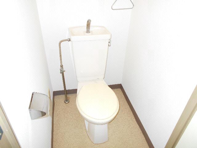 トイレ　他号室の写真になります。