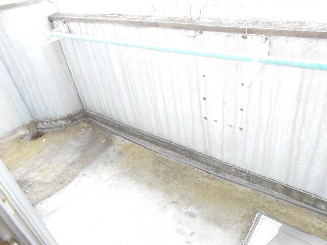 バルコニー　他号室の写真になります。
