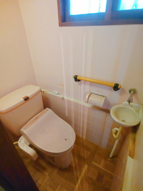 三葛戸建のトイレ写真