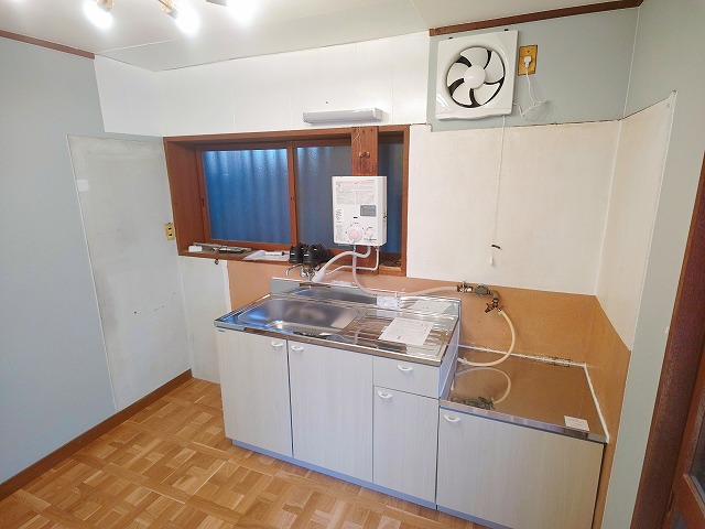 三葛戸建のキッチン写真
