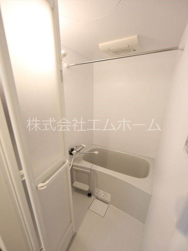 バス・シャワールーム　浴室暖房乾燥機　24時間換気機能バスルーム　同仕様写真