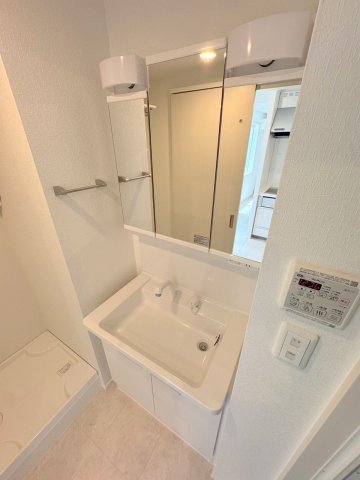 洗面設備　★三面鏡の独立洗面台★